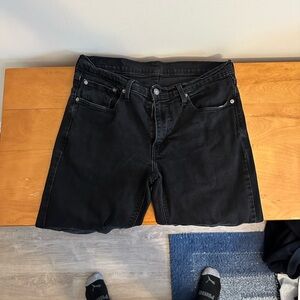 Black Levi’s 514 Jeans